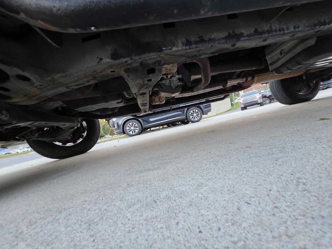 Toyota Tundra Tundra-Grade 5.7L Double Cab 4WD 2011