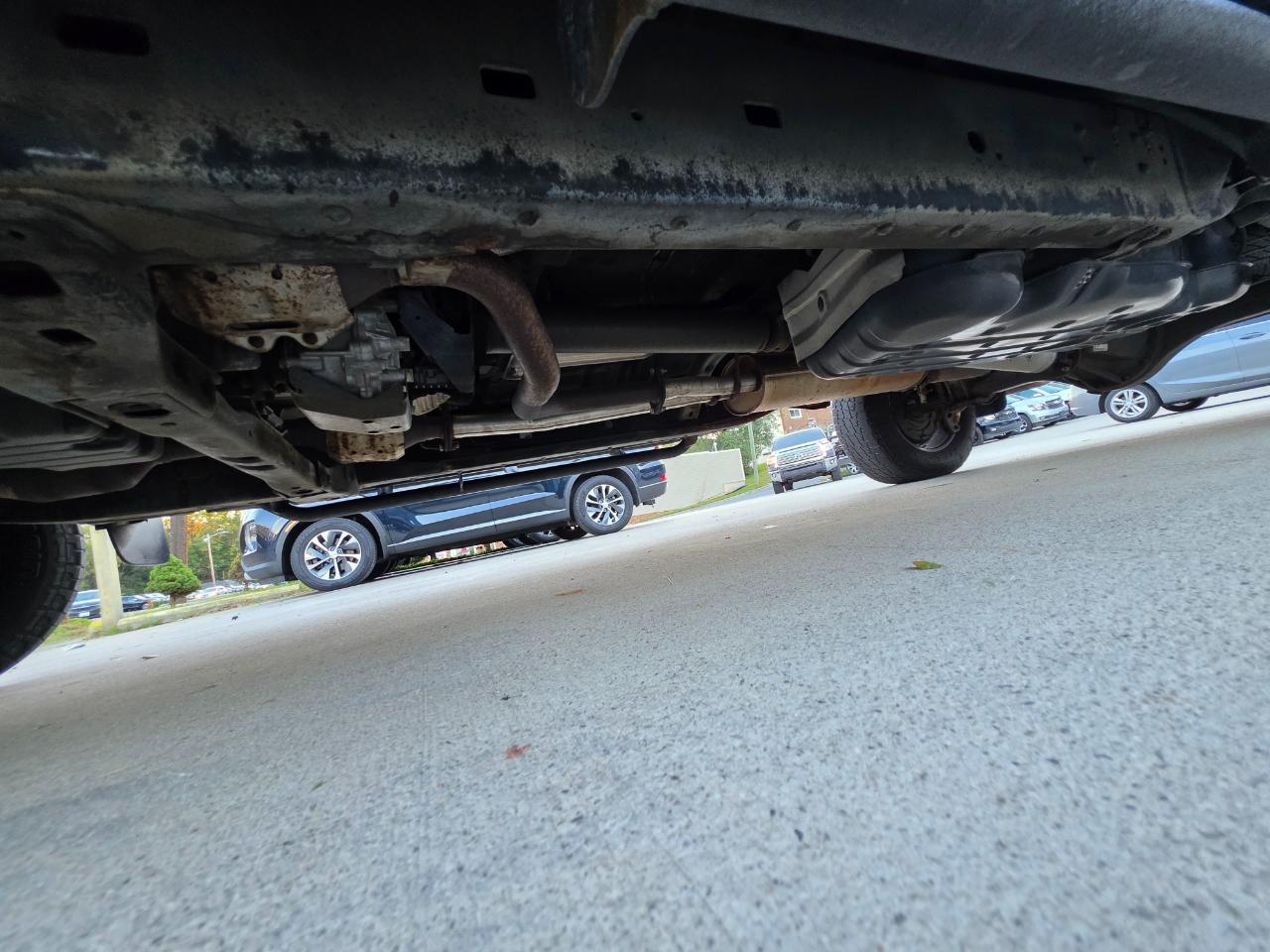 Toyota Tundra Tundra-Grade 5.7L Double Cab 4WD 2011