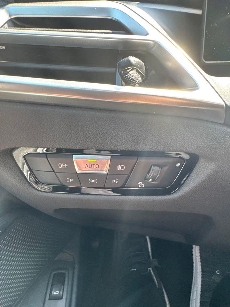 BMW 3 Series 330i Sedan 2025