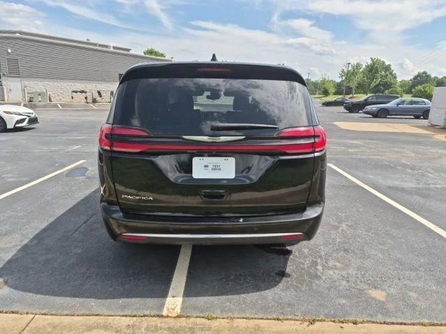 Chrysler Pacifica Touring L FWD 2024