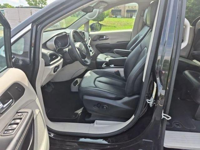 Chrysler Pacifica Touring L FWD 2024