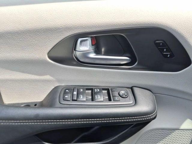 Chrysler Pacifica Touring L FWD 2024