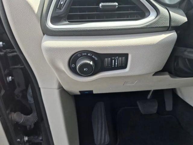 Chrysler Pacifica Touring L FWD 2024