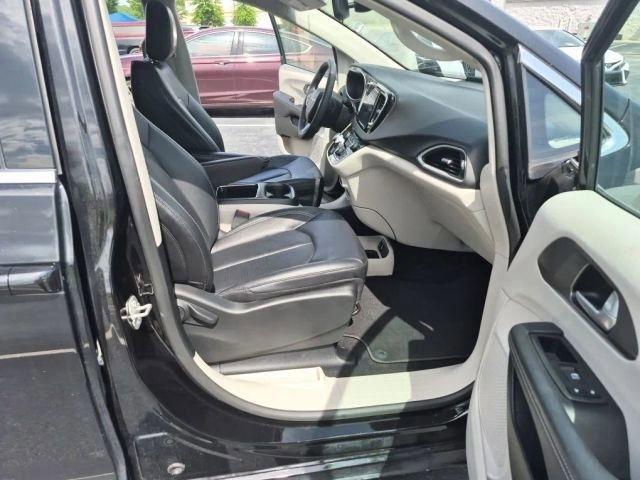 Chrysler Pacifica Touring L FWD 2024