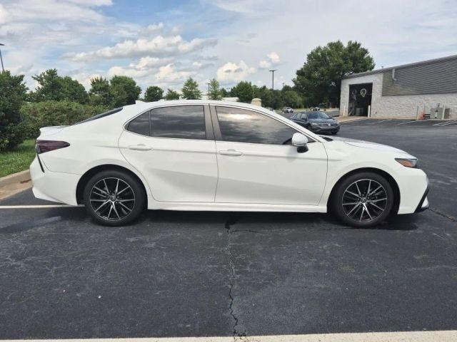 Toyota Camry SE Auto (Natl) 2024