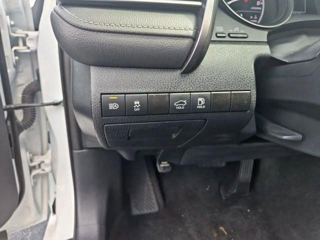 Toyota Camry SE Auto (Natl) 2024