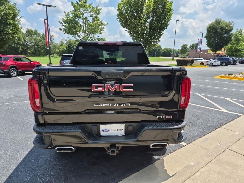 GMC Sierra 1500 4WD Crew Cab 147" AT4 2022