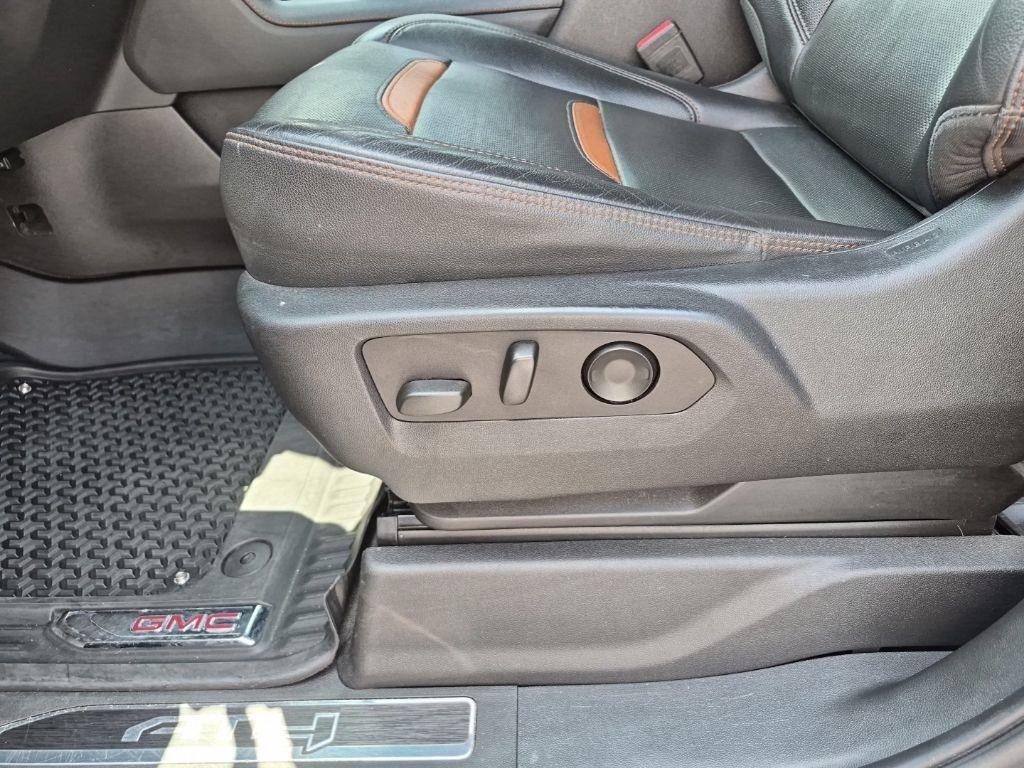 GMC Sierra 1500 4WD Crew Cab 147" AT4 2022