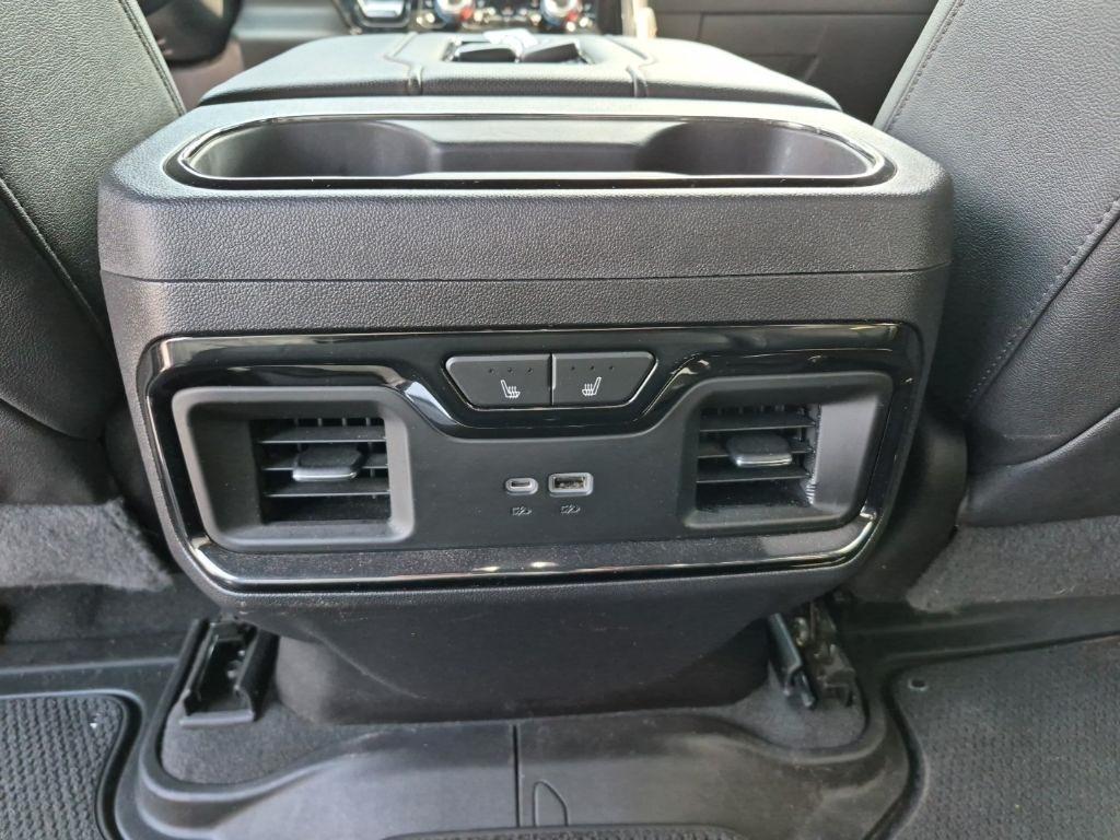 GMC Sierra 1500 4WD Crew Cab 147" AT4 2022