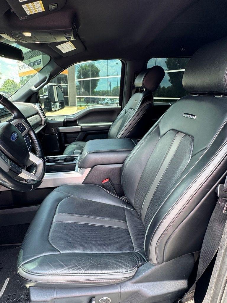 Ford Super Duty F-450 DRW Platinum 4WD Crew Cab 8' Box 2019
