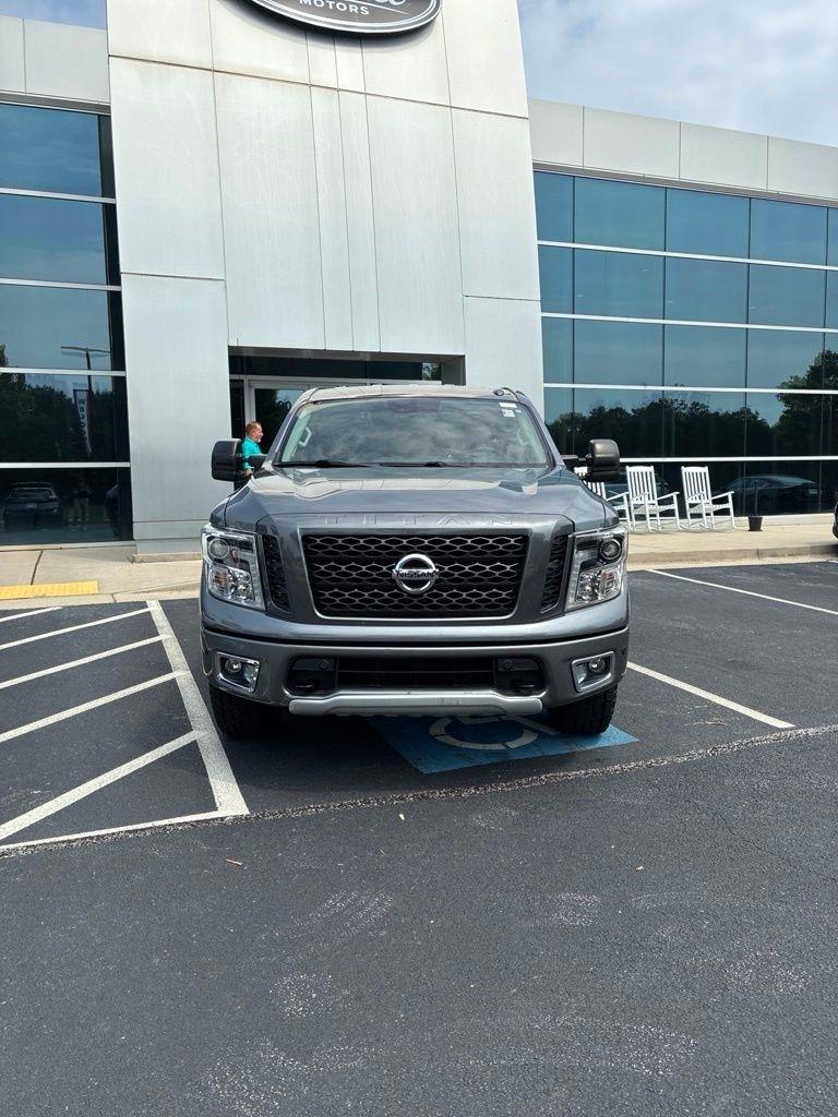 Nissan Titan 4x4 Crew Cab PRO-4X 2017