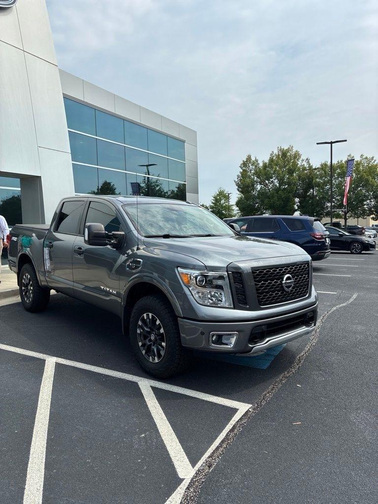 Nissan Titan 4x4 Crew Cab PRO-4X 2017