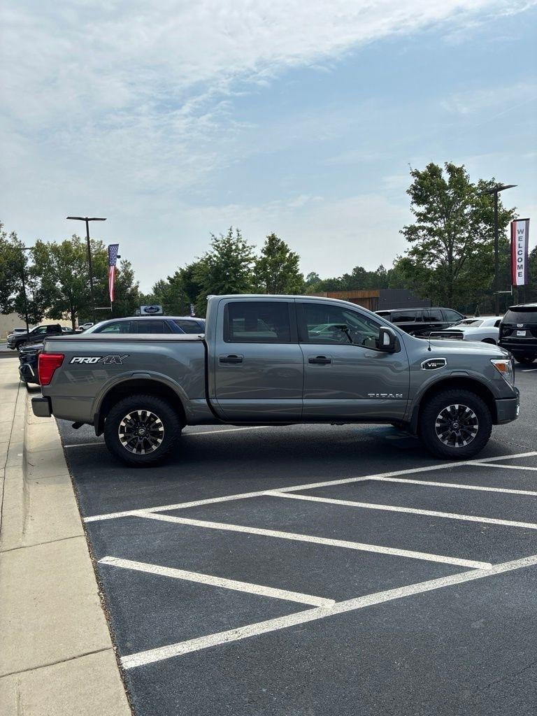 Nissan Titan 4x4 Crew Cab PRO-4X 2017