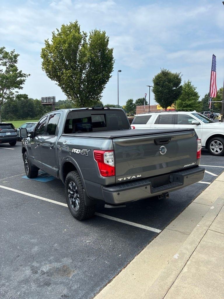 Nissan Titan 4x4 Crew Cab PRO-4X 2017