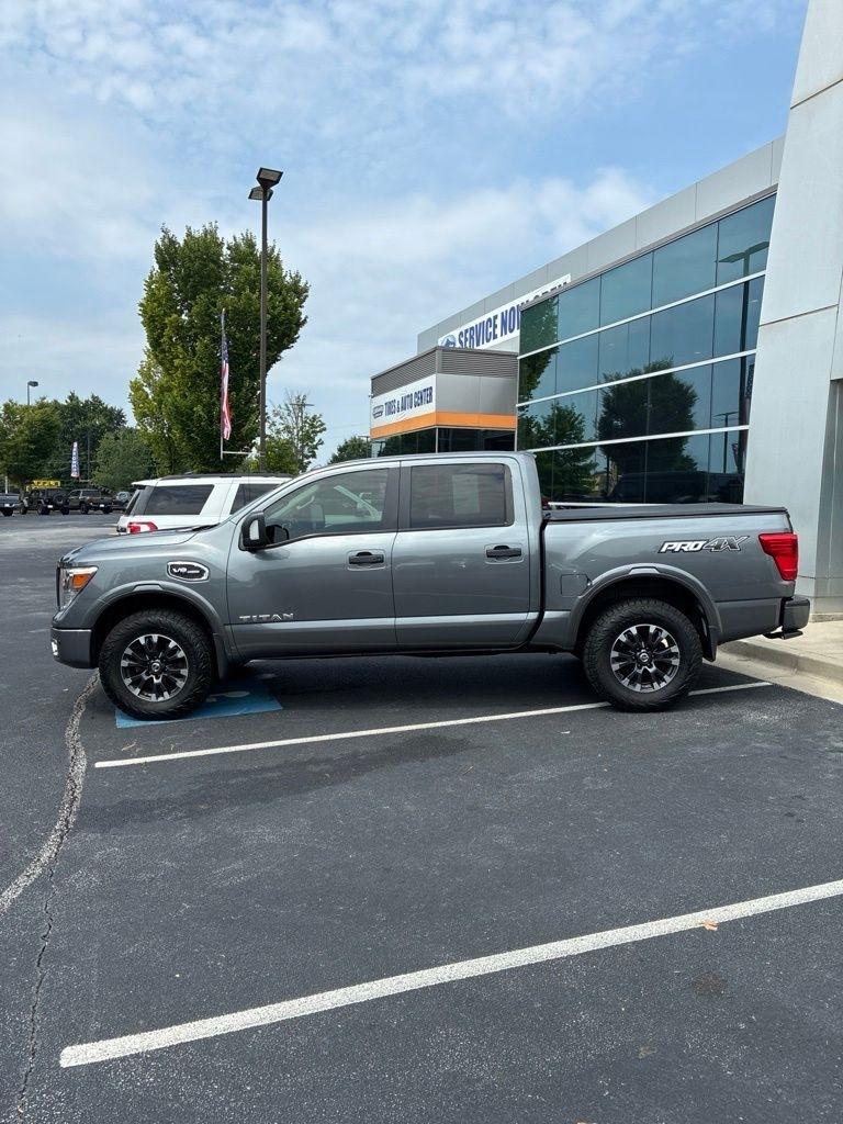 Nissan Titan 4x4 Crew Cab PRO-4X 2017