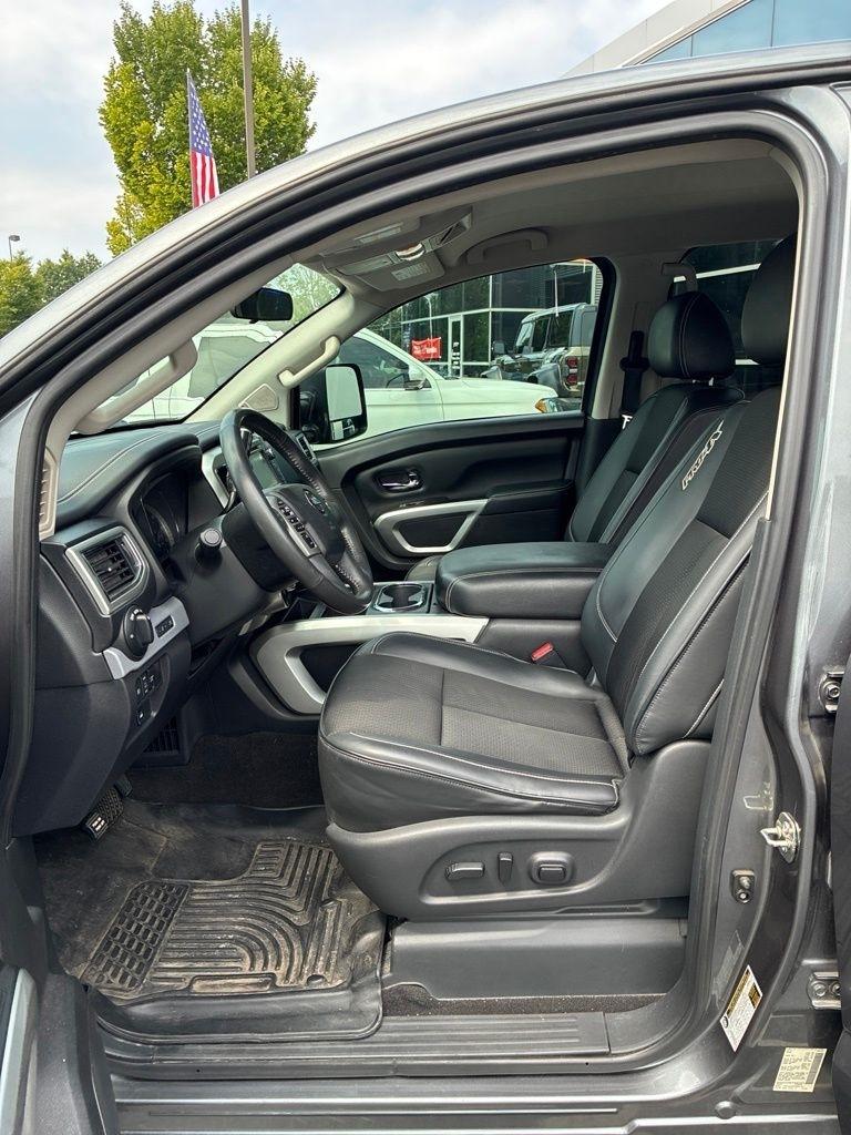 Nissan Titan 4x4 Crew Cab PRO-4X 2017