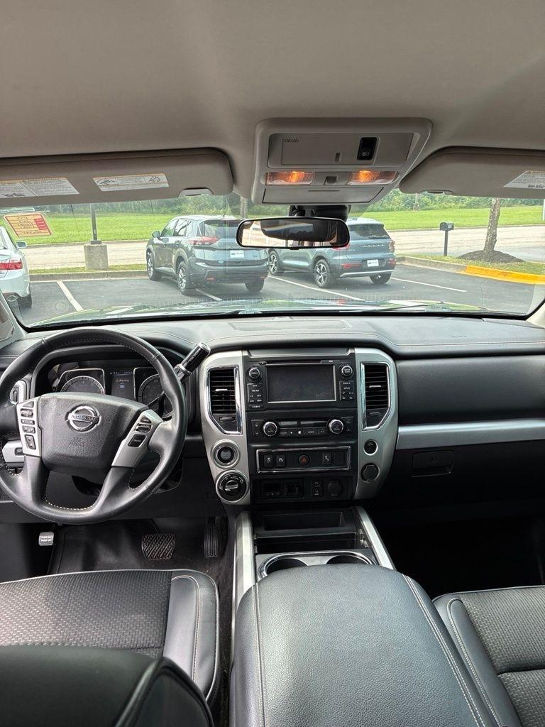 Nissan Titan 4x4 Crew Cab PRO-4X 2017