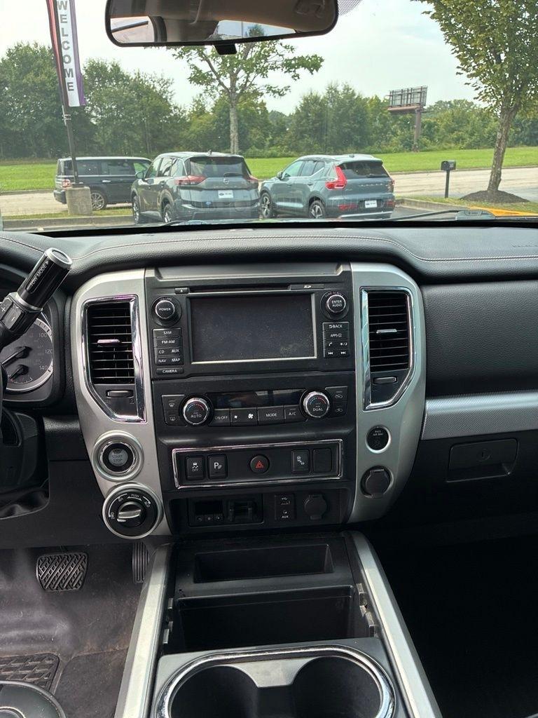 Nissan Titan 4x4 Crew Cab PRO-4X 2017
