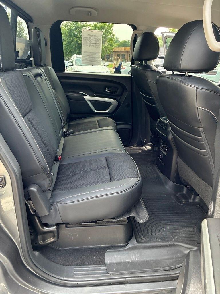 Nissan Titan 4x4 Crew Cab PRO-4X 2017