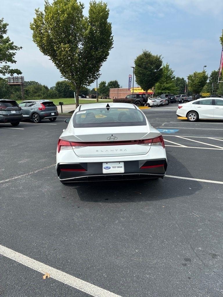 Hyundai Elantra SEL IVT 2024