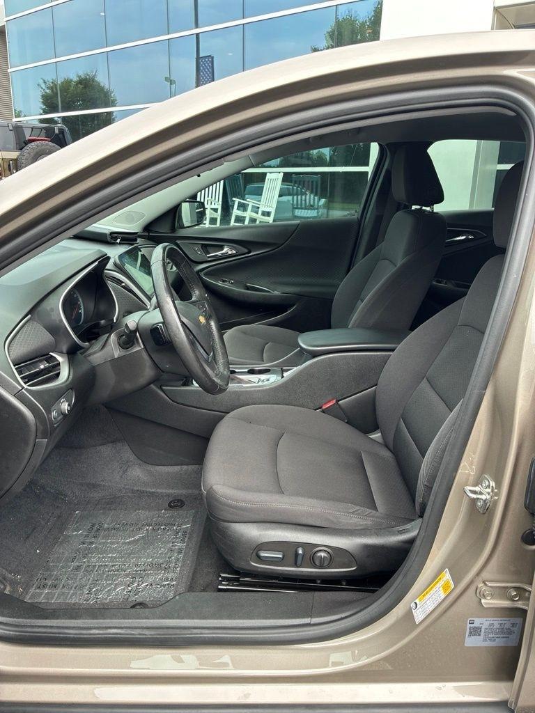 Chevrolet Malibu 4dr Sdn RS 2022