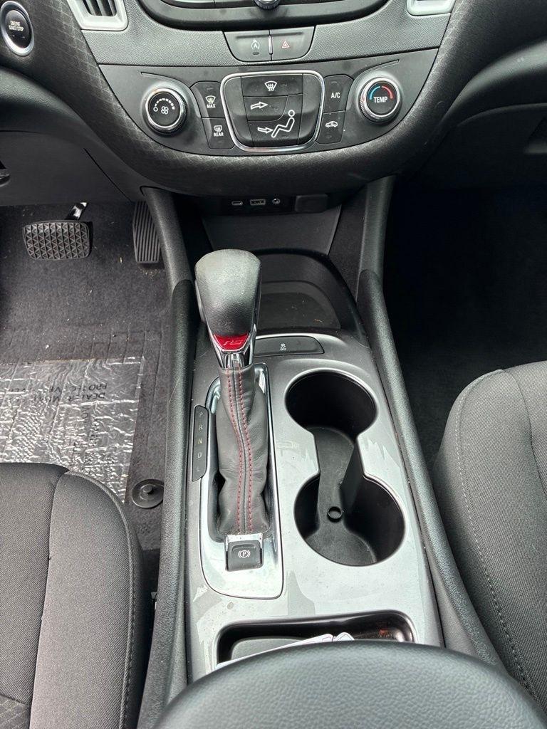 Chevrolet Malibu 4dr Sdn RS 2022