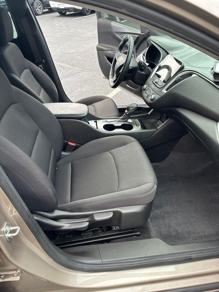 Chevrolet Malibu 4dr Sdn RS 2022