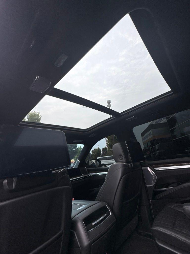 Cadillac Escalade ESV 4WD 4dr Sport Platinum 2025