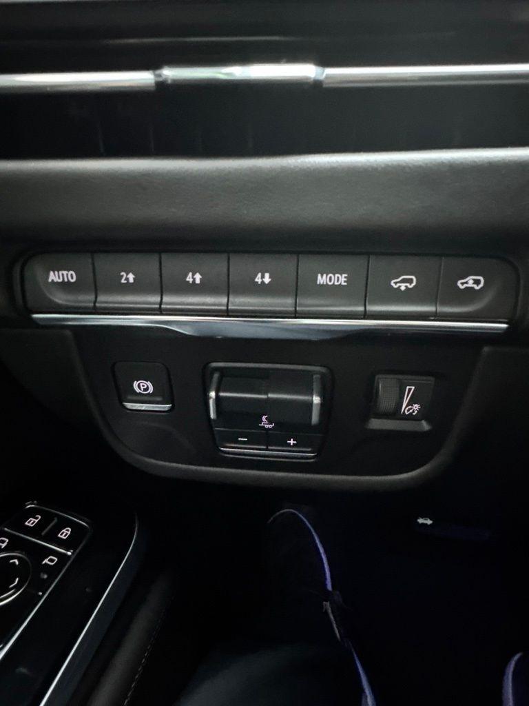 Cadillac Escalade ESV 4WD 4dr Sport Platinum 2025