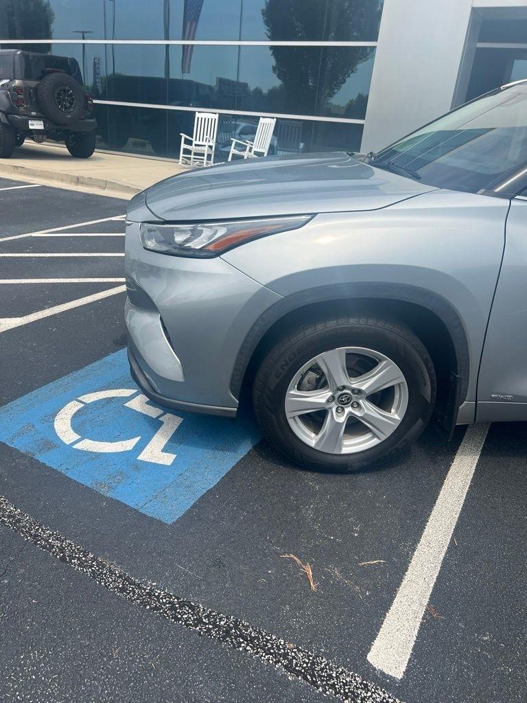 Toyota Highlander Hybrid LE AWD (Natl) 2020