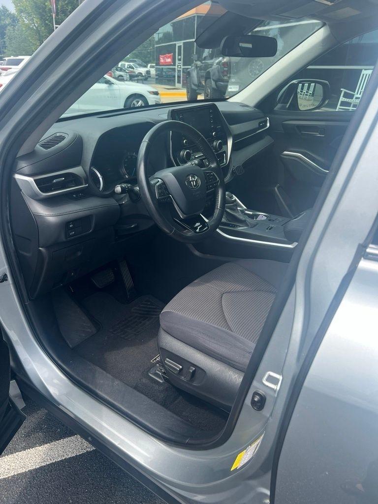 Toyota Highlander Hybrid LE AWD (Natl) 2020