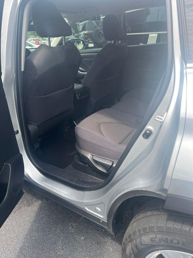 Toyota Highlander Hybrid LE AWD (Natl) 2020