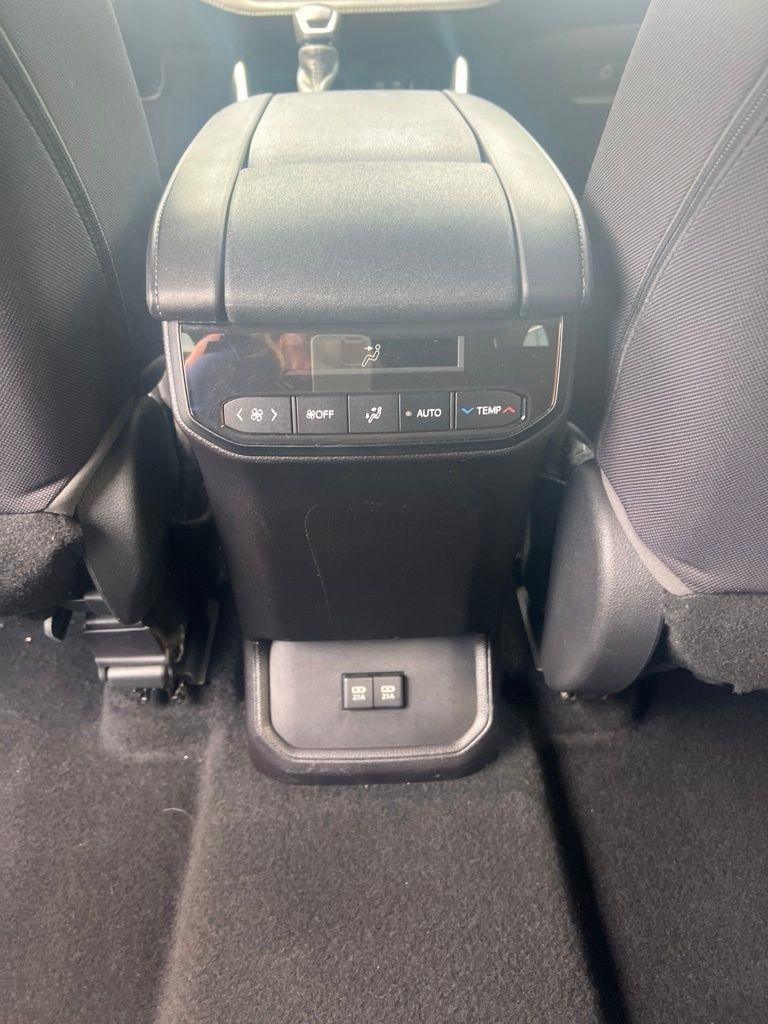 Toyota Highlander Hybrid LE AWD (Natl) 2020