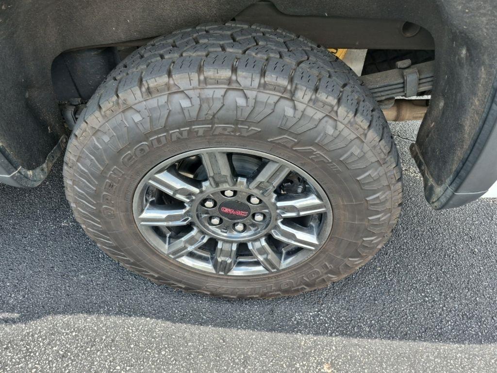 GMC Sierra 1500 4WD Crew Cab 147" AT4X 2024
