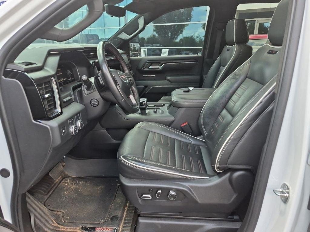 GMC Sierra 1500 4WD Crew Cab 147" AT4X 2024