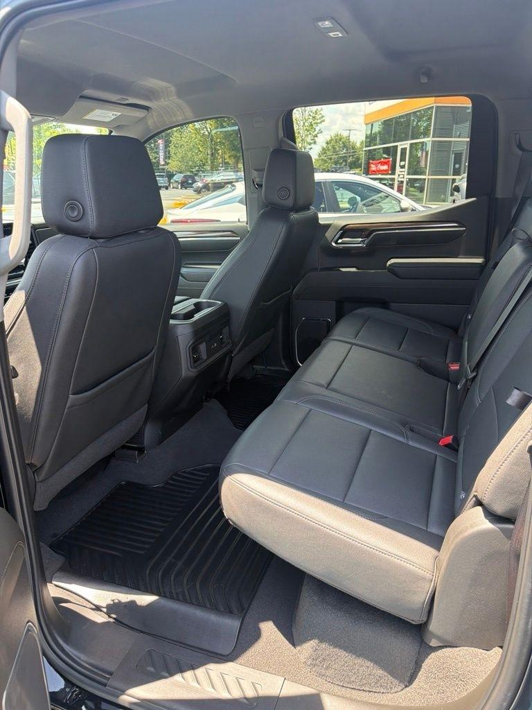 Chevrolet Silverado 1500 2WD Crew Cab 147" RST 2024