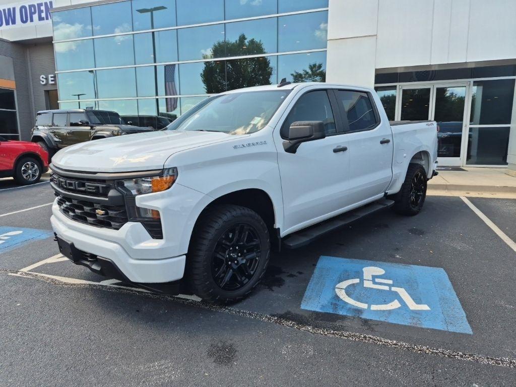 Chevrolet Silverado 1500 4WD Crew Cab 147" Custom 2023