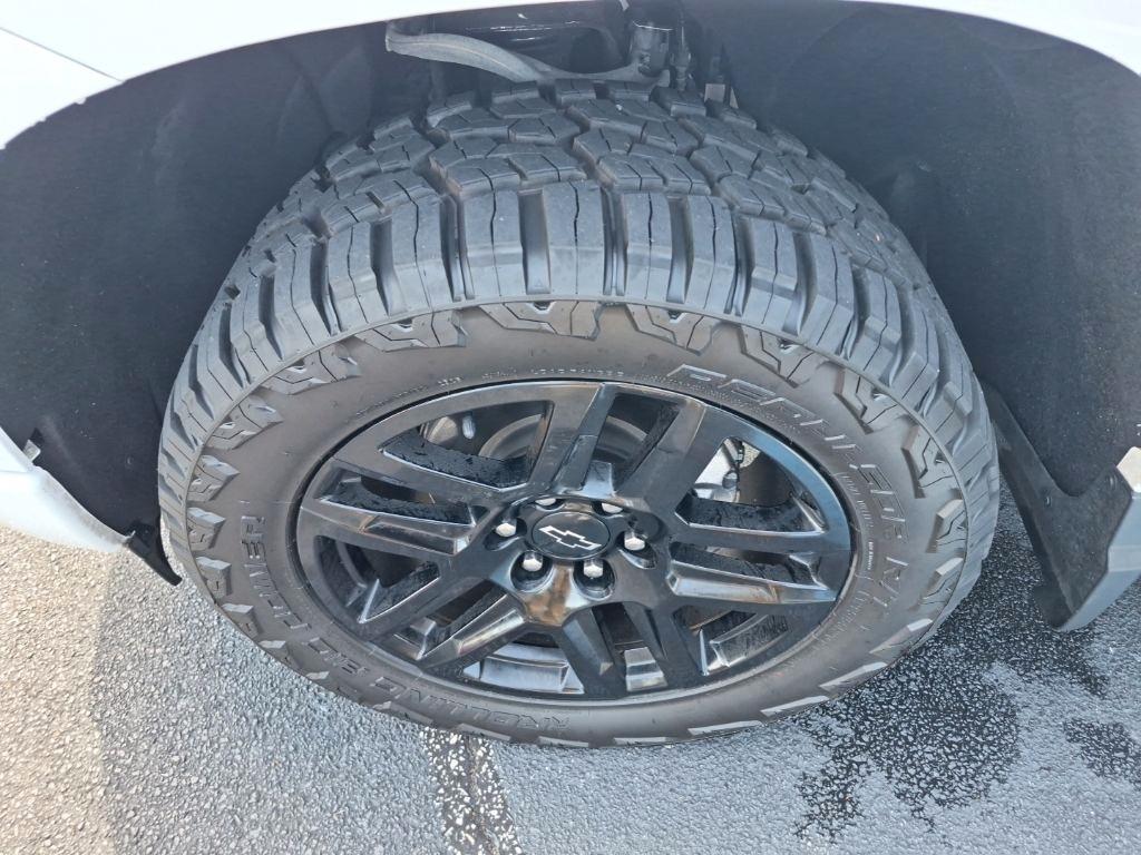 Chevrolet Silverado 1500 4WD Crew Cab 147" Custom 2023