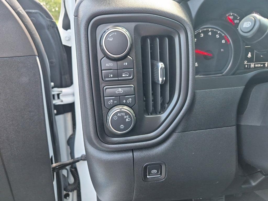 Chevrolet Silverado 1500 4WD Crew Cab 147" Custom 2023