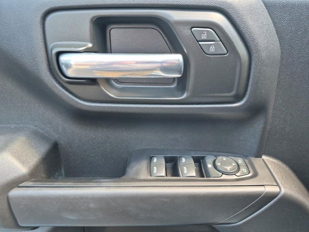 Chevrolet Silverado 1500 4WD Crew Cab 147" Custom 2023