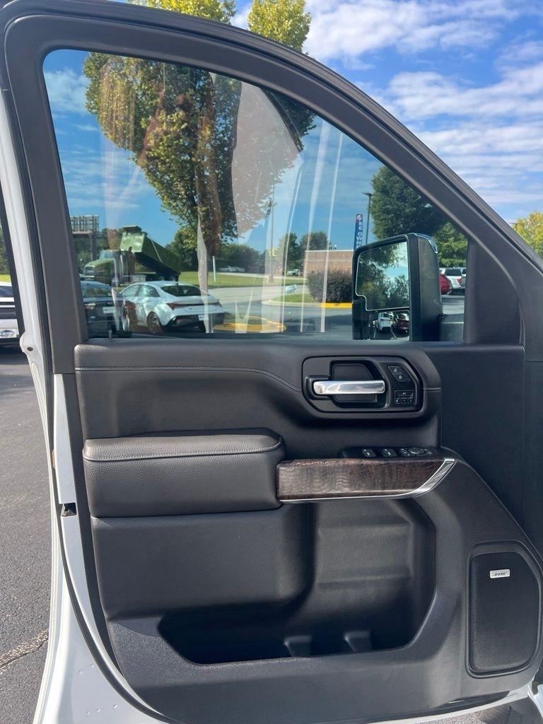 GMC Sierra 2500HD 4WD Crew Cab 159" Denali 2022