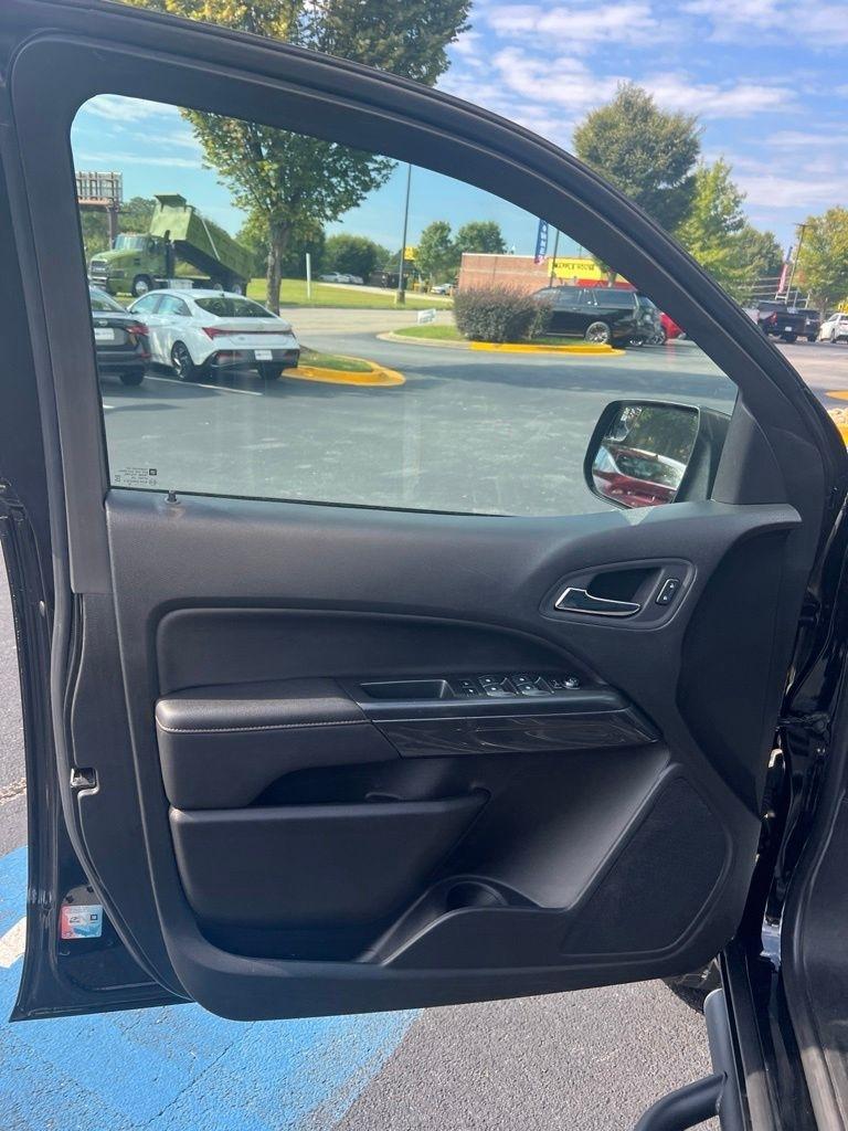 GMC Canyon 4WD Crew Cab 128" AT4 w/Leather 2022