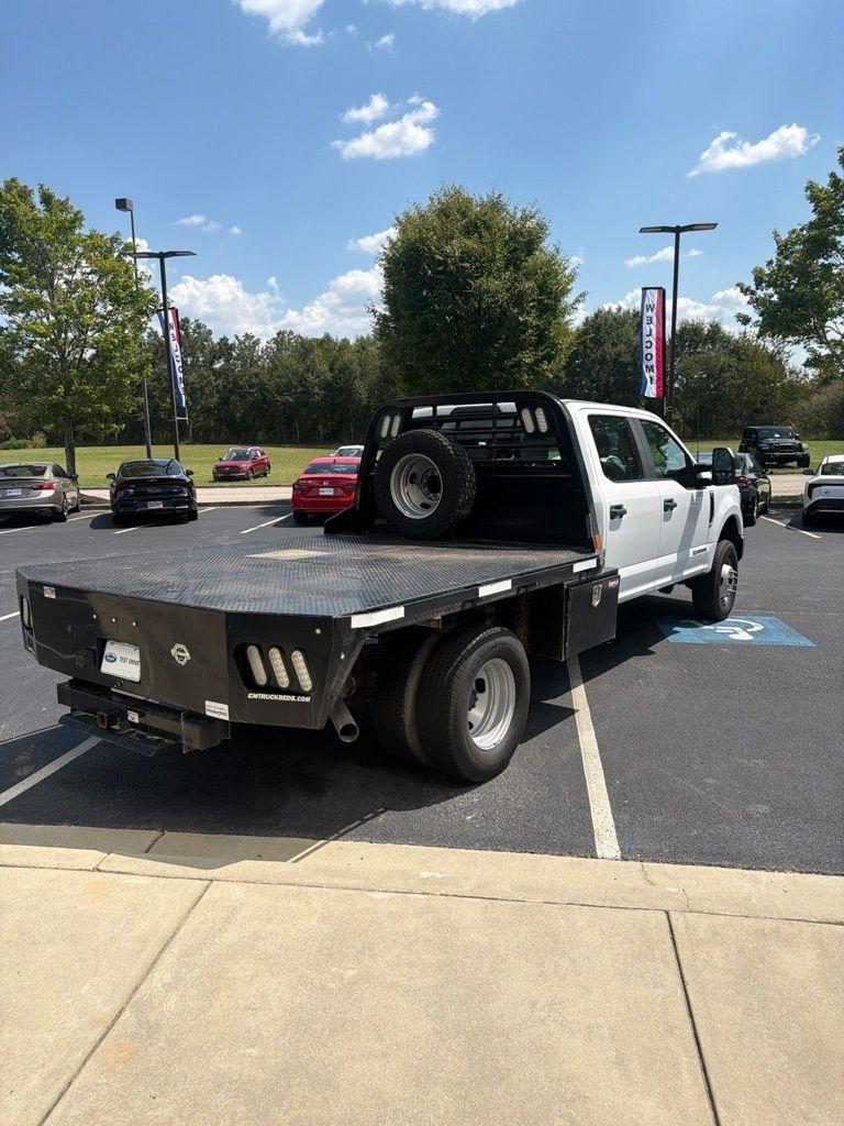 Ford Super Duty F-350 DRW Lariat 4WD Crew Cab 179" WB 60" CA 2022