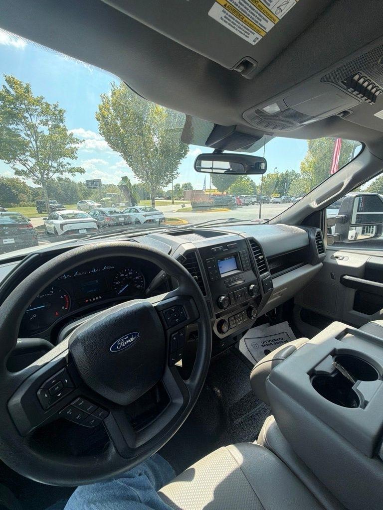 Ford Super Duty F-350 DRW Lariat 4WD Crew Cab 179" WB 60" CA 2022