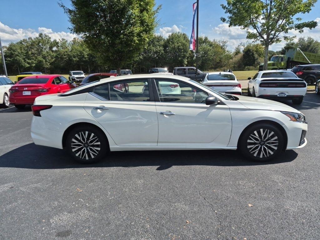 Nissan Altima 2.5 SV Sedan 2024