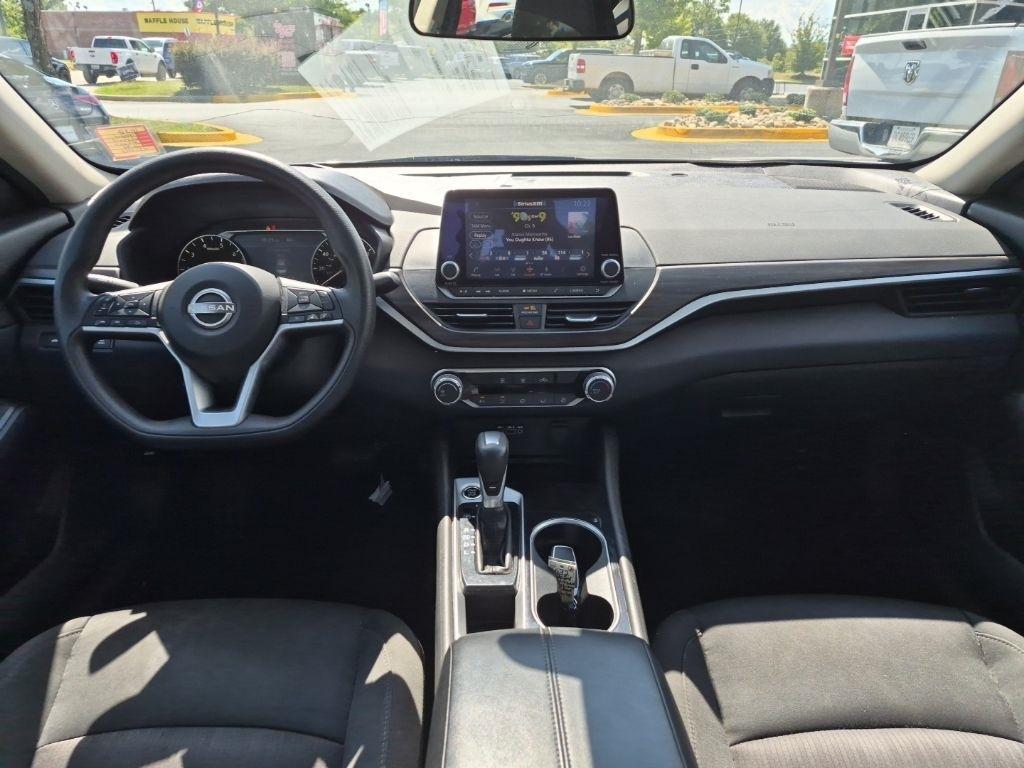 Nissan Altima 2.5 SV Sedan 2024