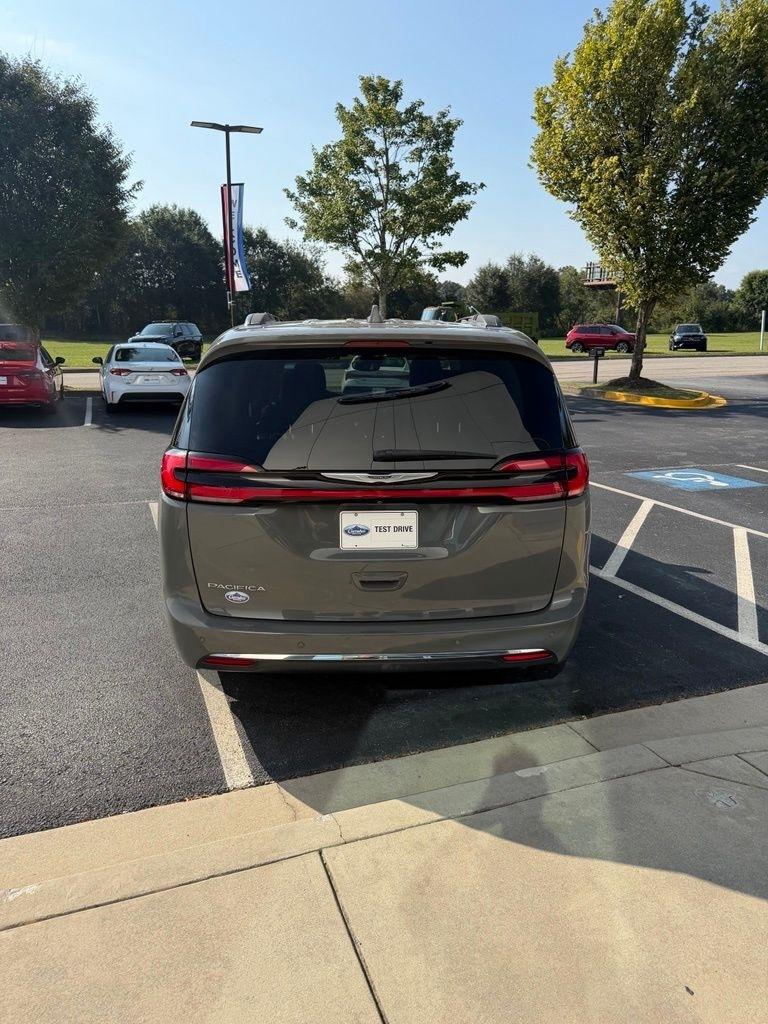 Chrysler Pacifica Touring L FWD 2022