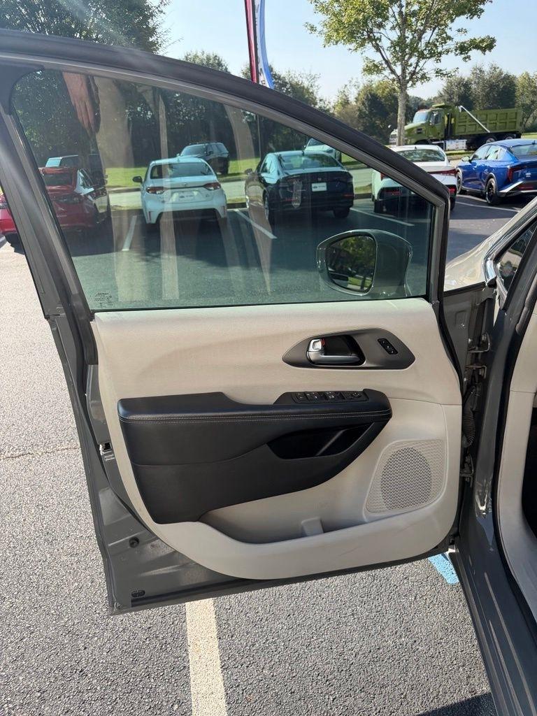 Chrysler Pacifica Touring L FWD 2022