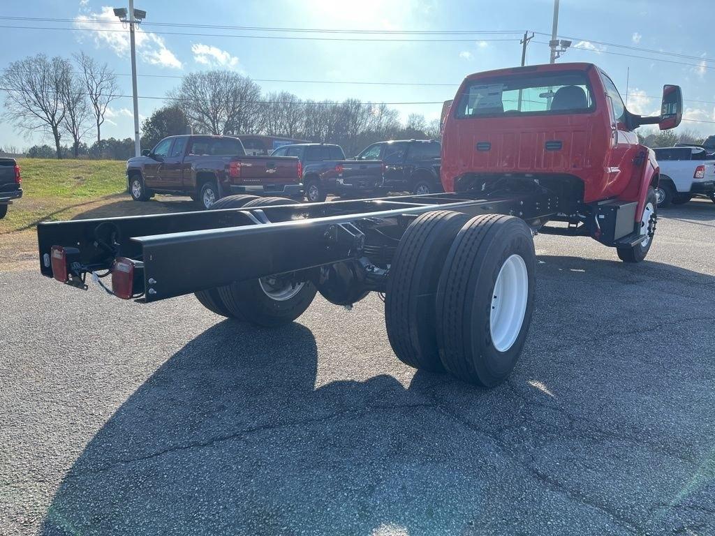 Ford F-750 Straight Frame Gas Reg Cab 2025
