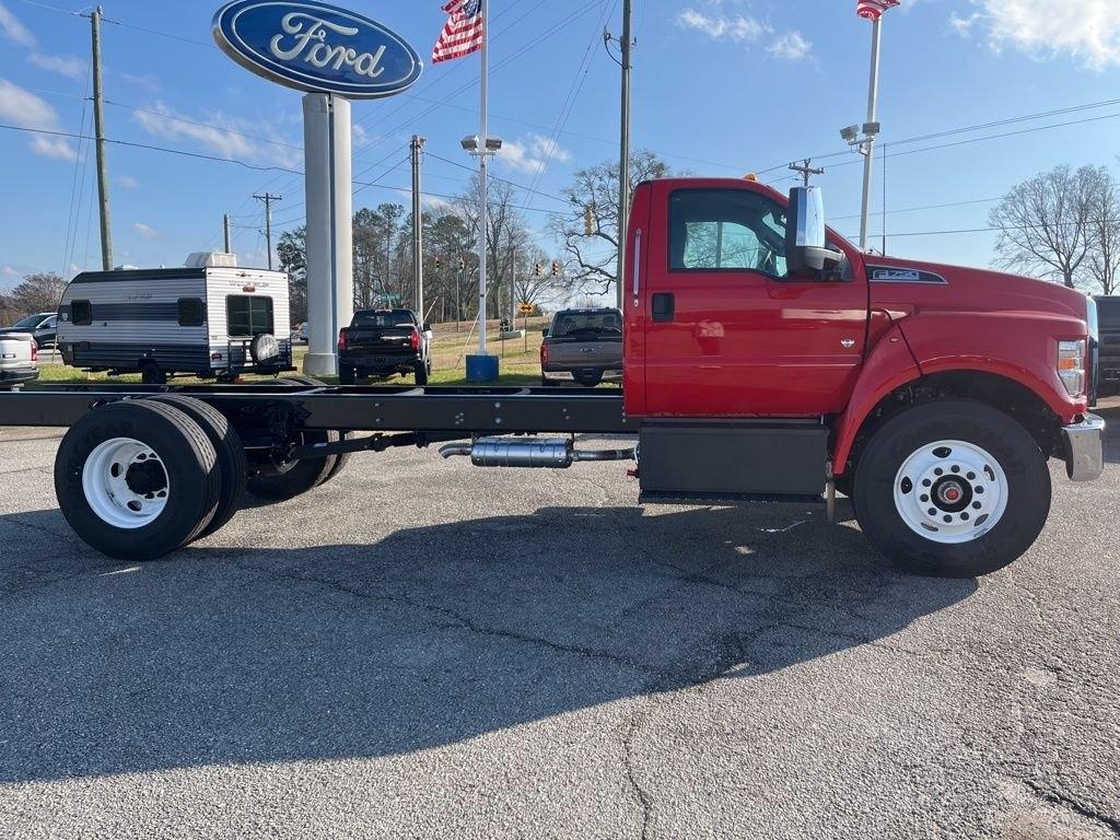 Ford F-750 Straight Frame Gas Reg Cab 2025